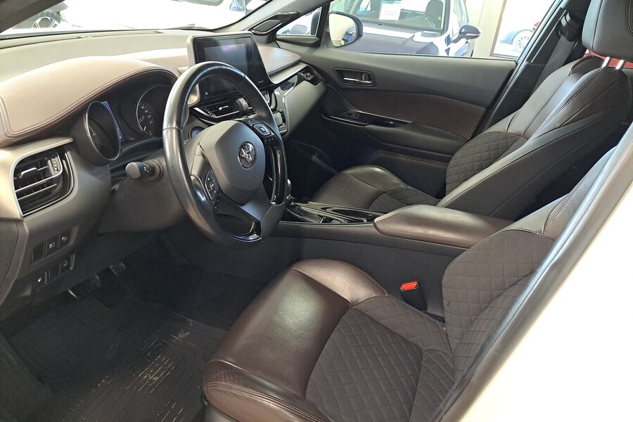 Toyota C-HR vaihtoauto