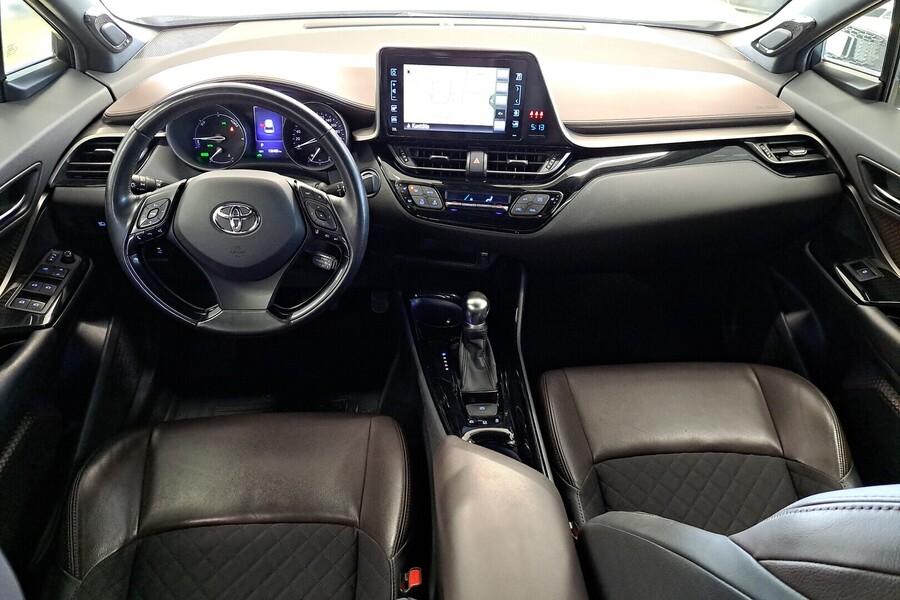 Toyota C-HR vaihtoauto