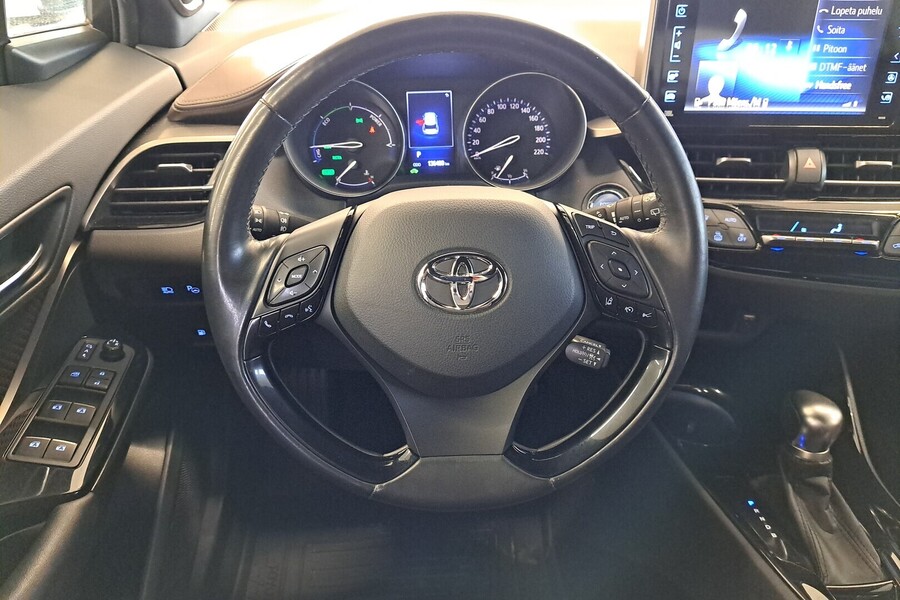 Toyota C-HR vaihtoauto