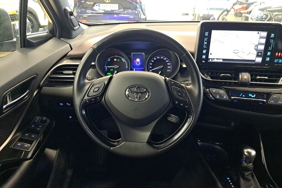 Toyota C-HR vaihtoauto