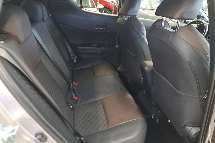 Toyota C-HR vaihtoauto