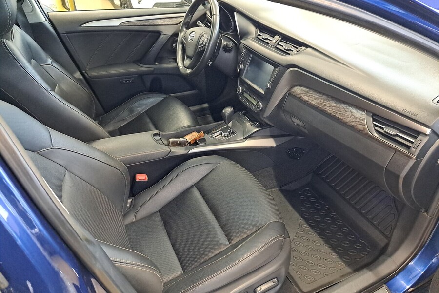 Toyota Avensis vaihtoauto