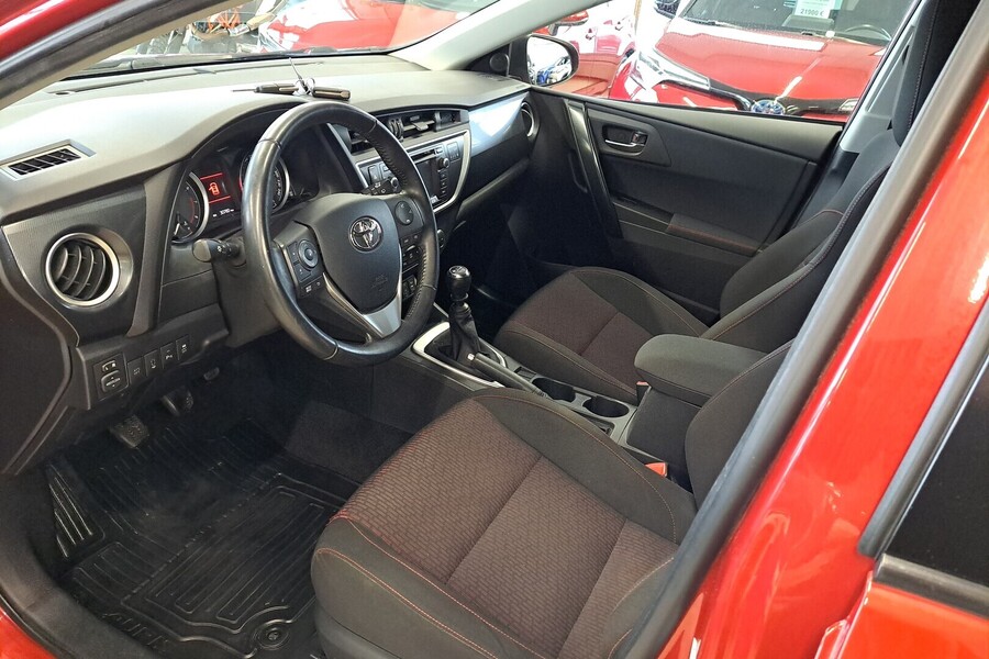 Toyota Auris vaihtoauto