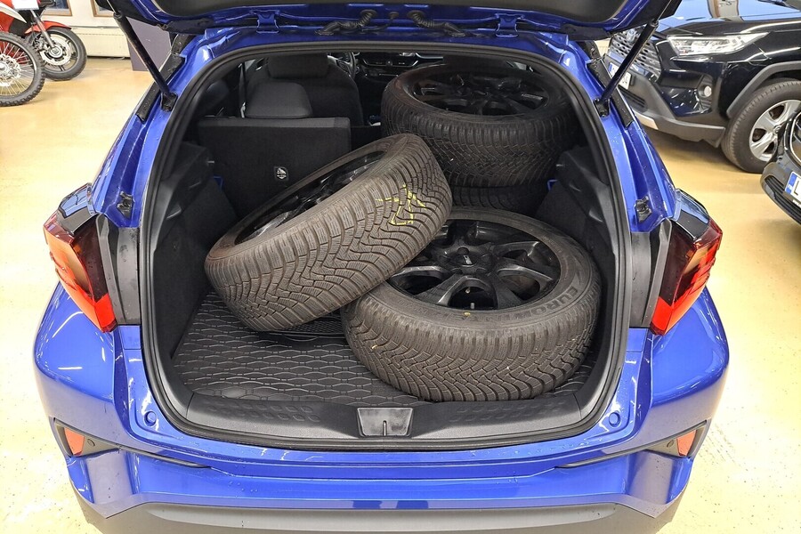 Toyota C-HR vaihtoauto