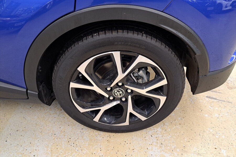 Toyota C-HR vaihtoauto