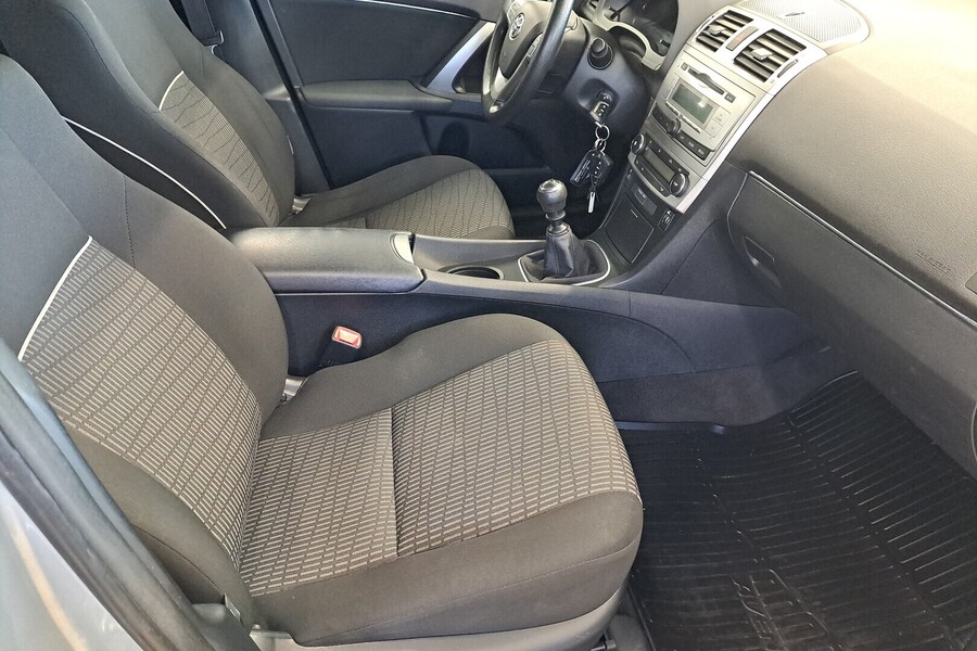 Toyota Avensis vaihtoauto