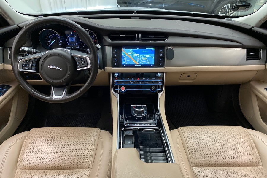 Jaguar XF vaihtoauto