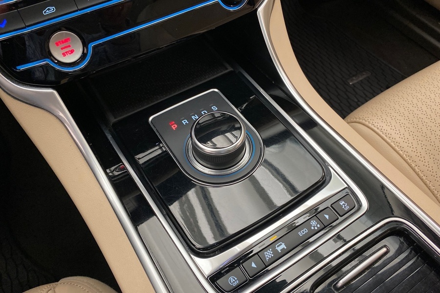 Jaguar XF vaihtoauto