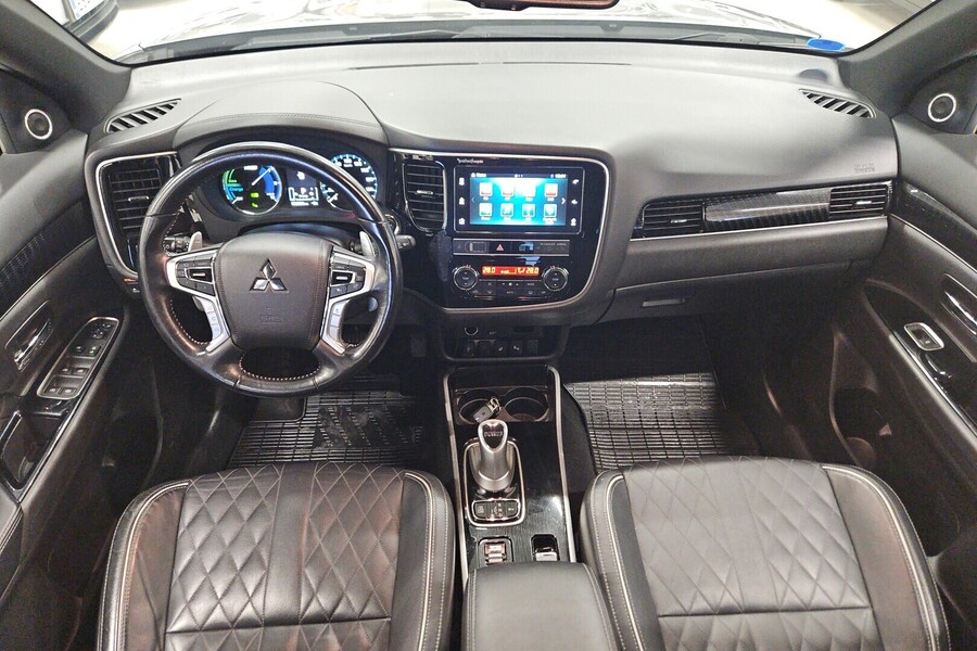 Mitsubishi Outlander PHEV vaihtoauto
