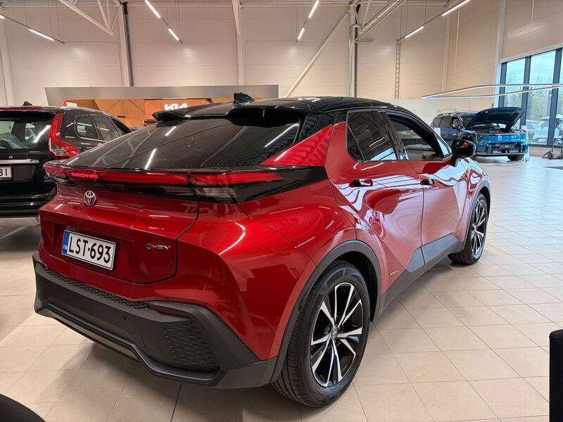 Toyota C-HR vaihtoauto