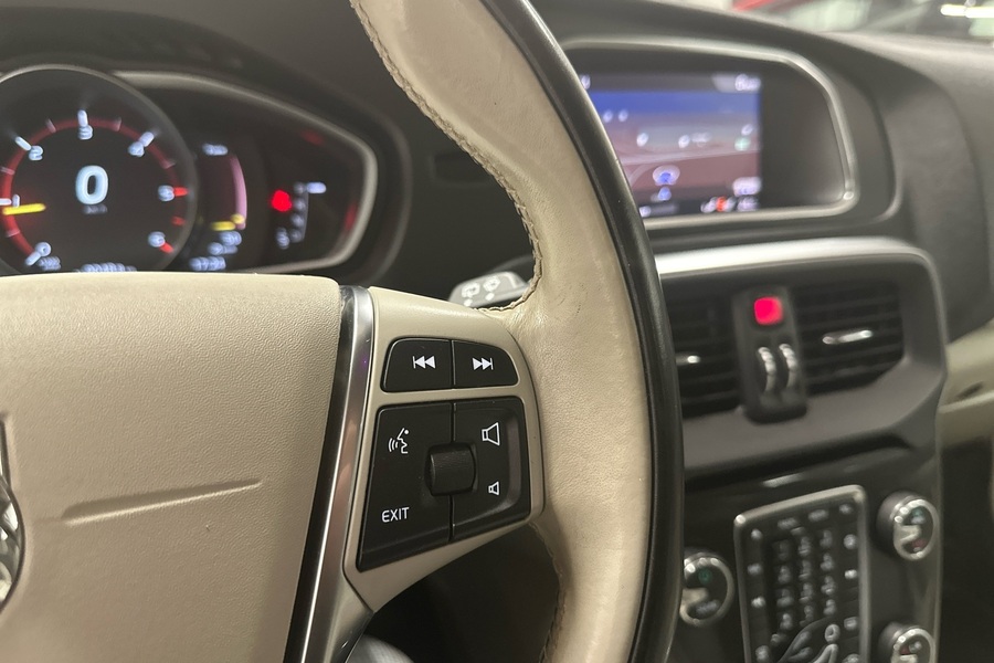 Volvo V40 Cross Country vaihtoauto