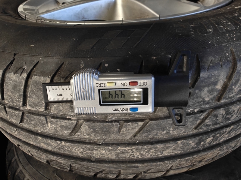 SEAT Alhambra vaihtoauto