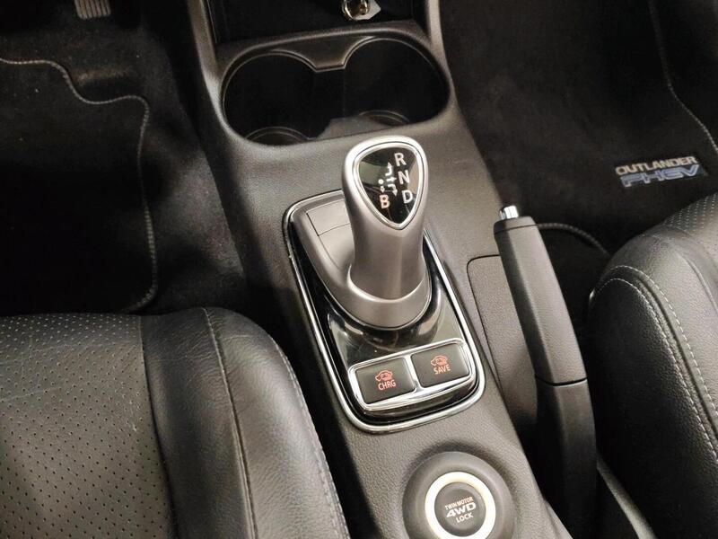 Mitsubishi Outlander PHEV vaihtoauto