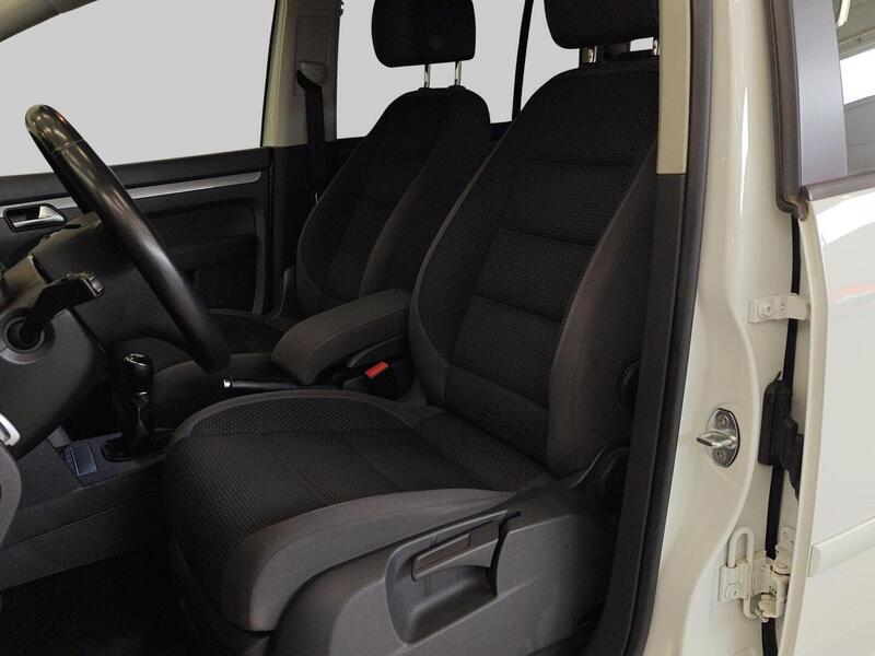 Volkswagen Touran vaihtoauto