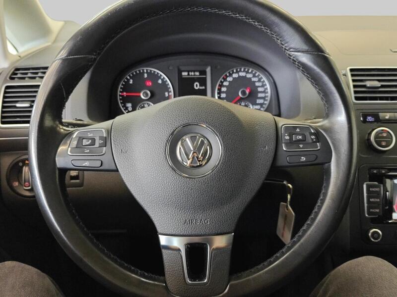 Volkswagen Touran vaihtoauto