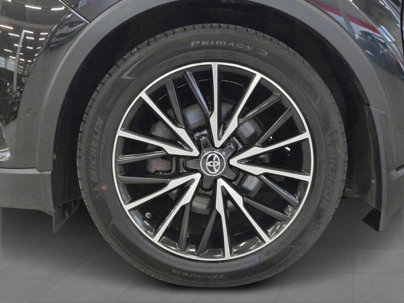 Toyota C-HR vaihtoauto