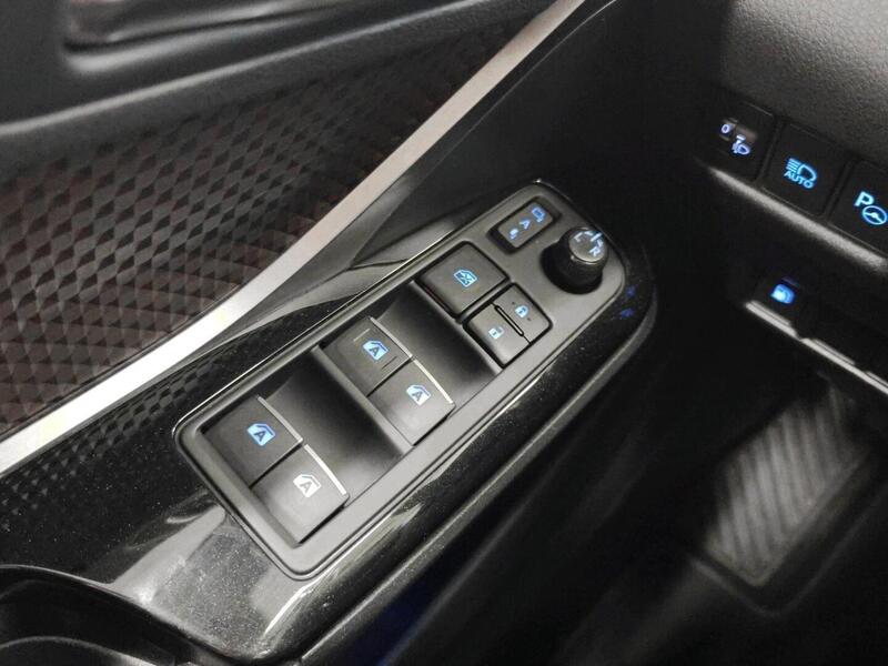 Toyota C-HR vaihtoauto