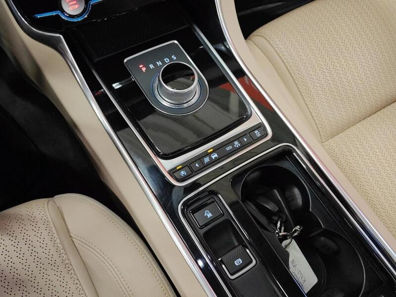 Jaguar XF vaihtoauto