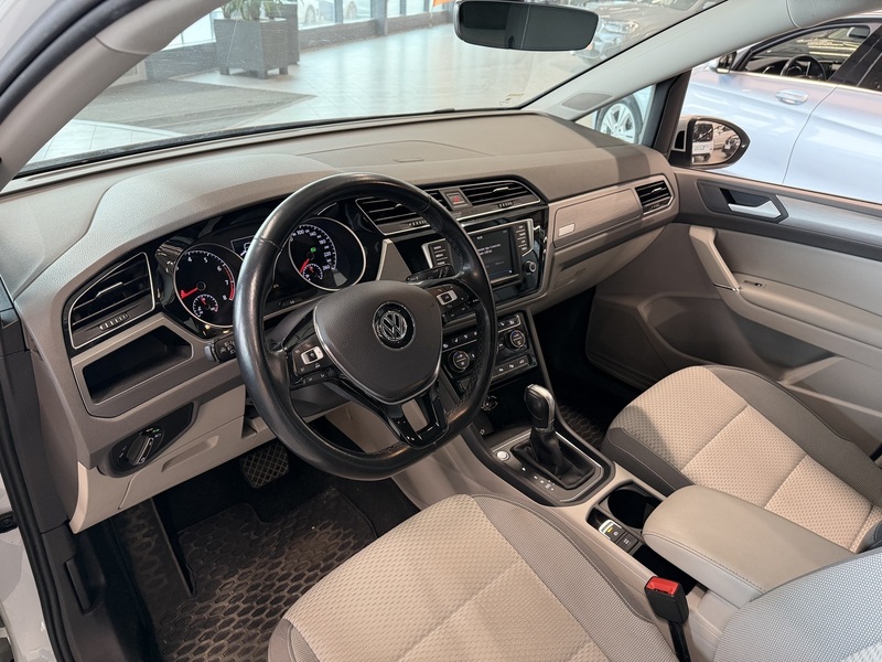 Volkswagen Touran vaihtoauto