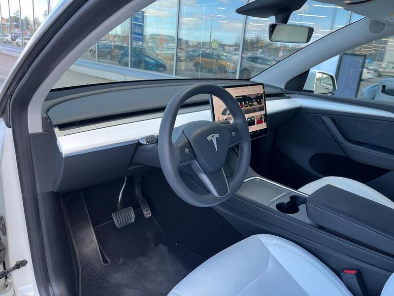 Tesla Model Y vaihtoauto