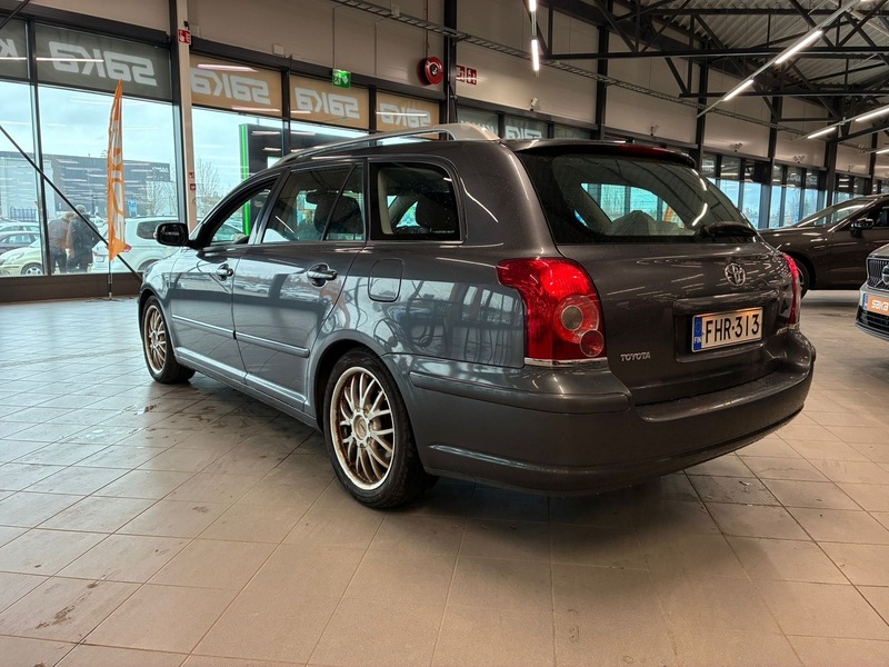 Toyota Avensis vaihtoauto