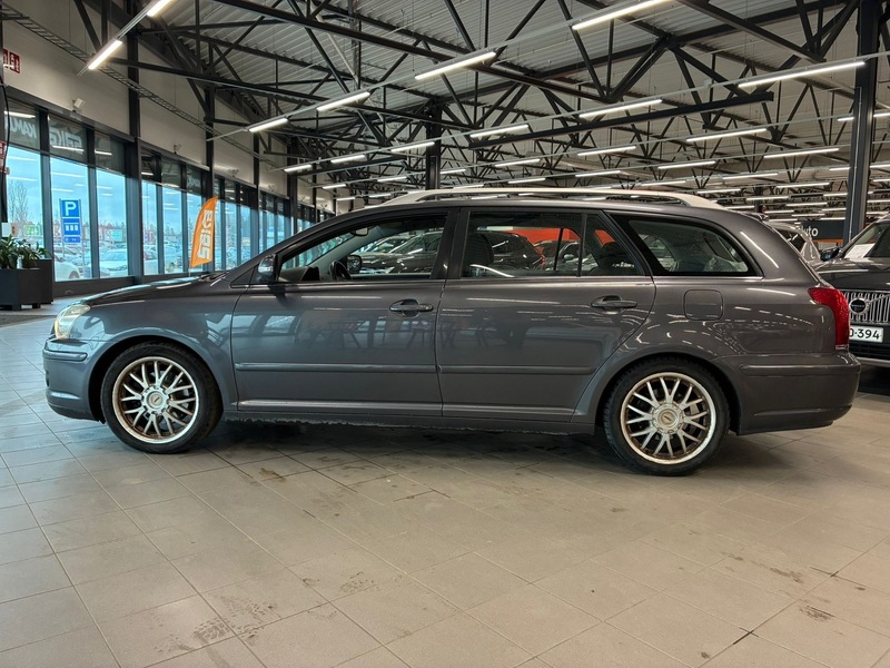 Toyota Avensis vaihtoauto