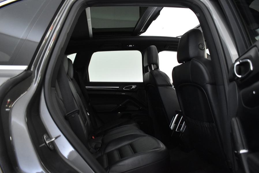 Porsche Cayenne vaihtoauto