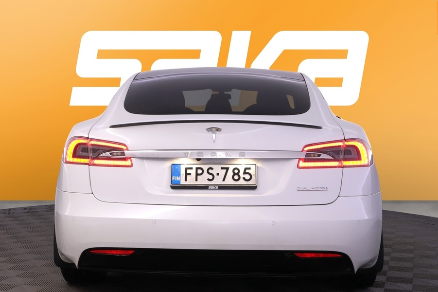 Tesla Model S vaihtoauto