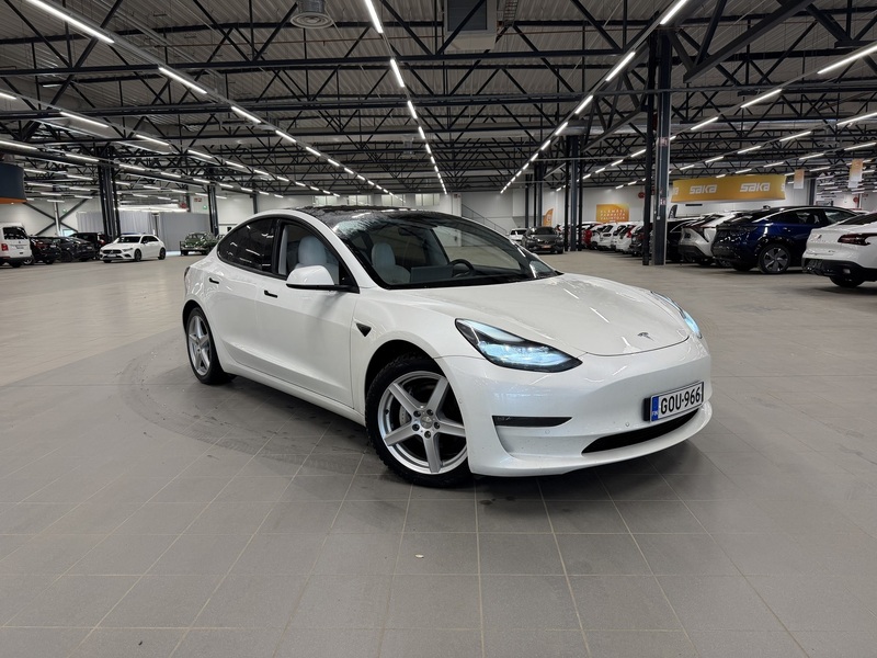 Tesla Model 3 vaihtoauto