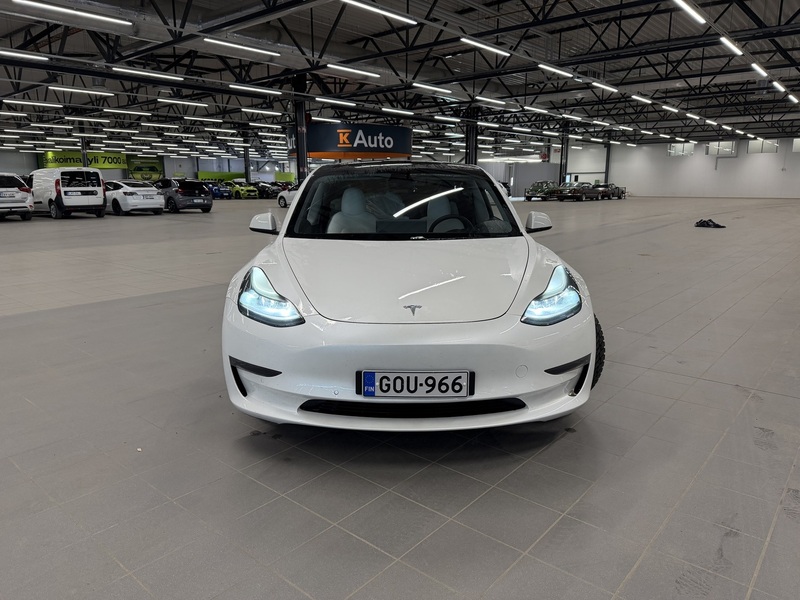 Tesla Model 3 vaihtoauto
