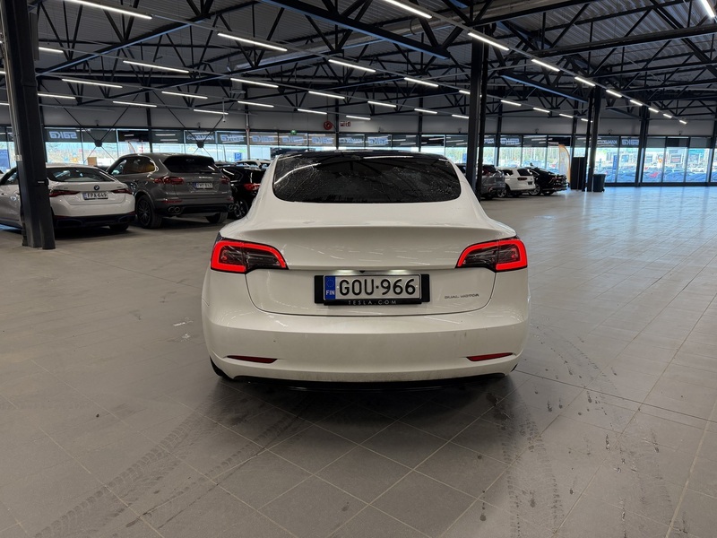 Tesla Model 3 vaihtoauto