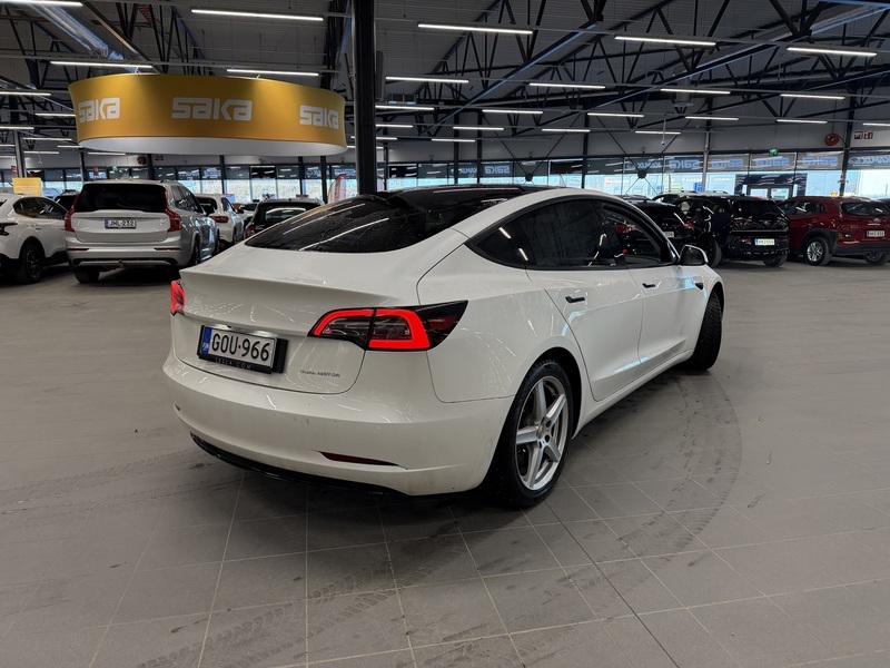 Tesla Model 3 vaihtoauto