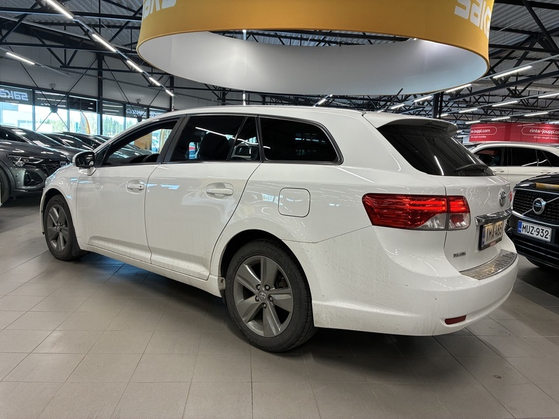 Toyota Avensis vaihtoauto
