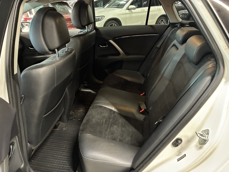 Toyota Avensis vaihtoauto