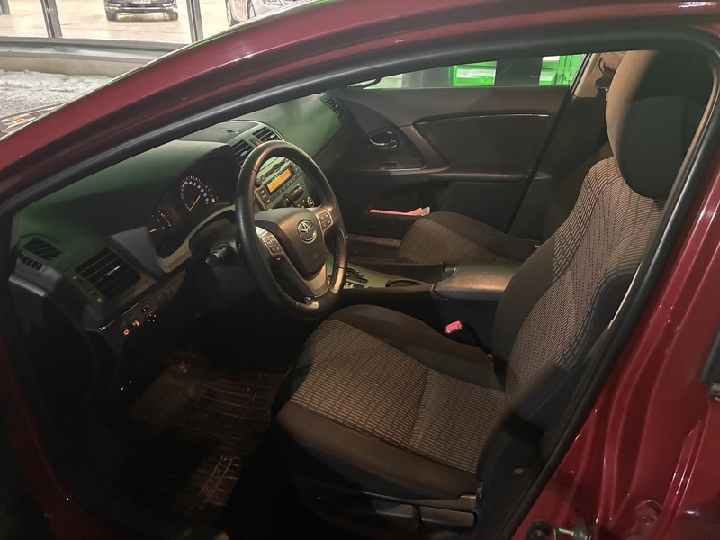 Toyota Avensis vaihtoauto