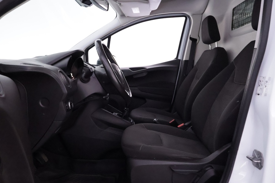 Ford Transit Courier vaihtoauto