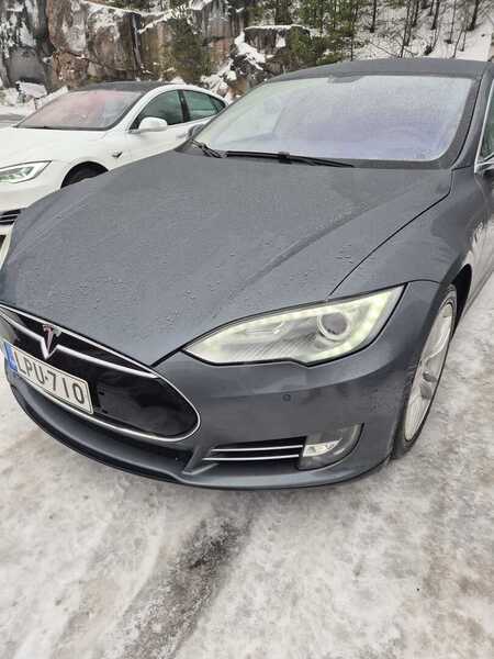 Tesla Model S vaihtoauto