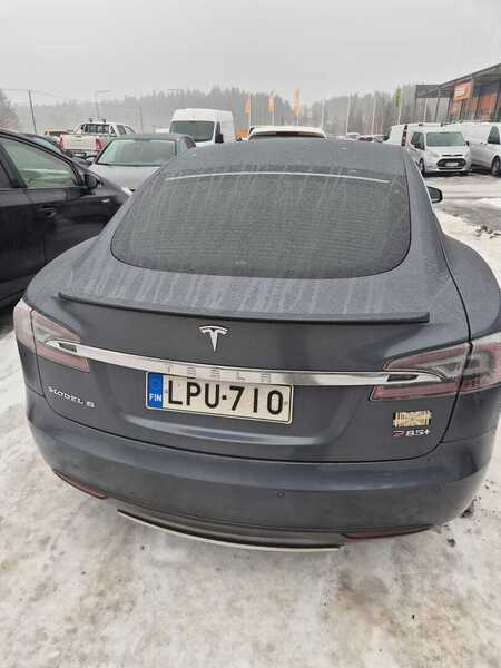 Tesla Model S vaihtoauto