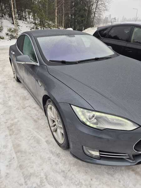 Tesla Model S vaihtoauto