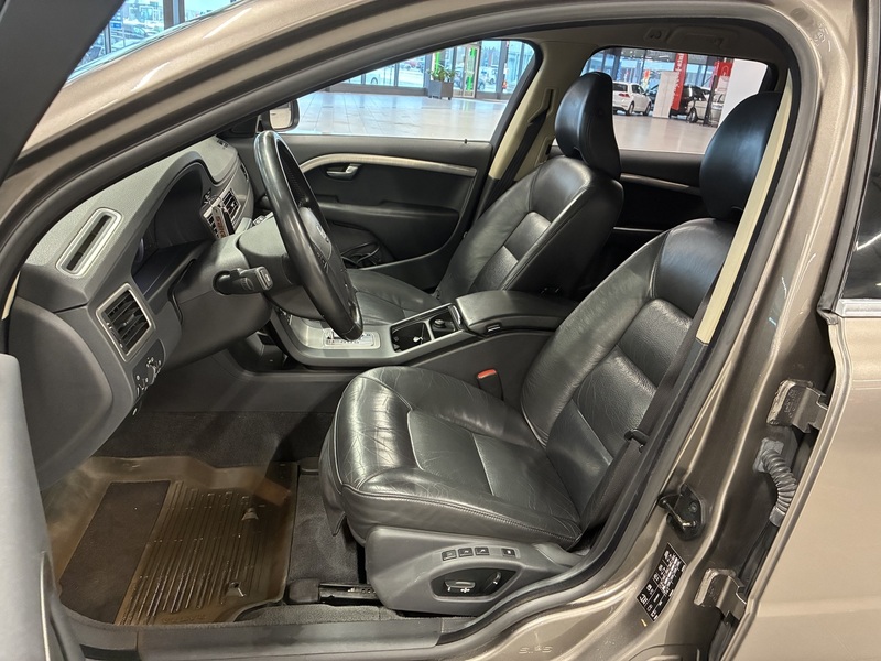 Volvo V70 vaihtoauto