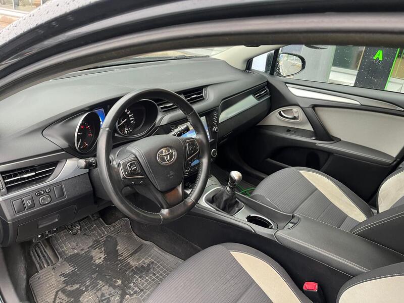 Toyota Avensis vaihtoauto