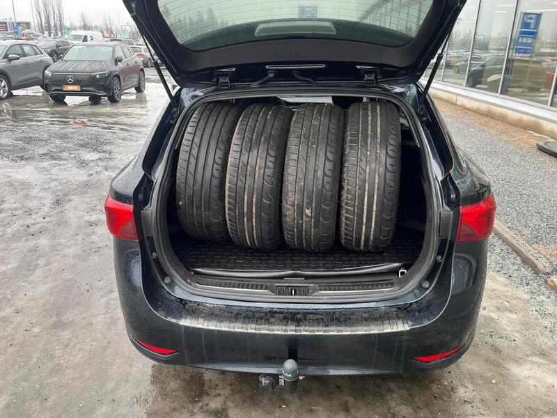 Toyota Avensis vaihtoauto