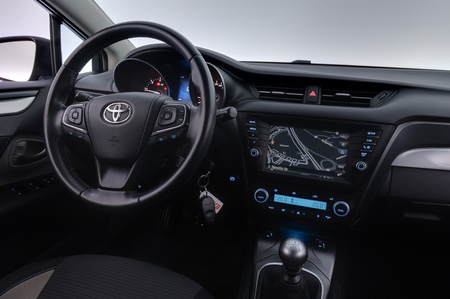 Toyota Avensis vaihtoauto