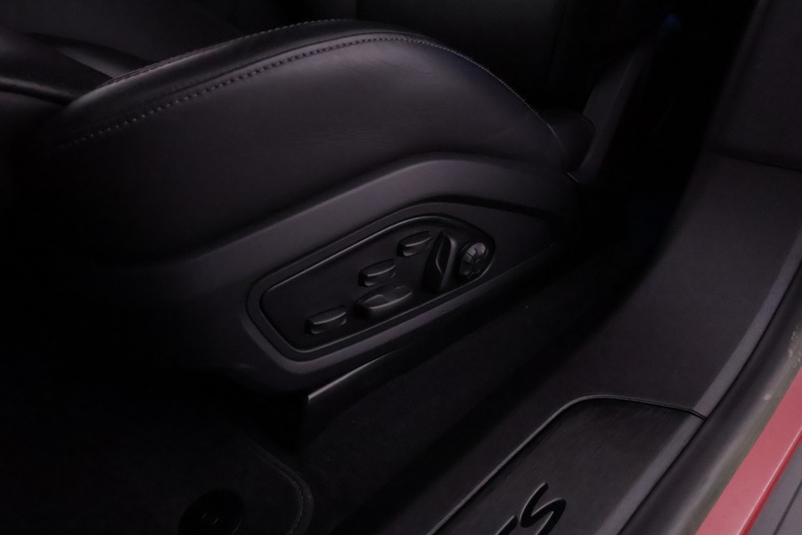 Porsche Taycan vaihtoauto