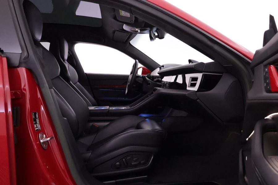 Porsche Taycan vaihtoauto