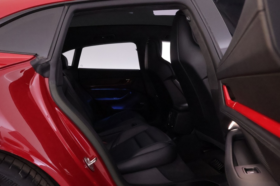 Porsche Taycan vaihtoauto