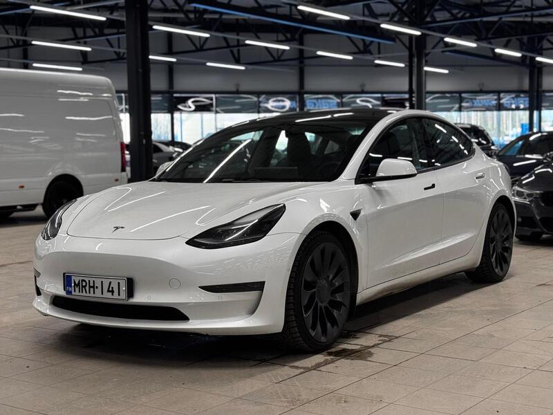 Tesla Model 3 vaihtoauto