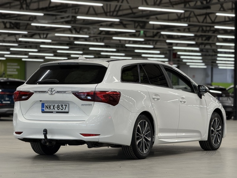 Toyota Avensis vaihtoauto