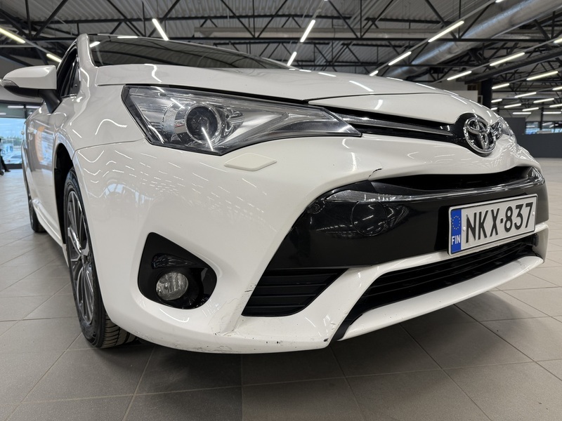 Toyota Avensis vaihtoauto