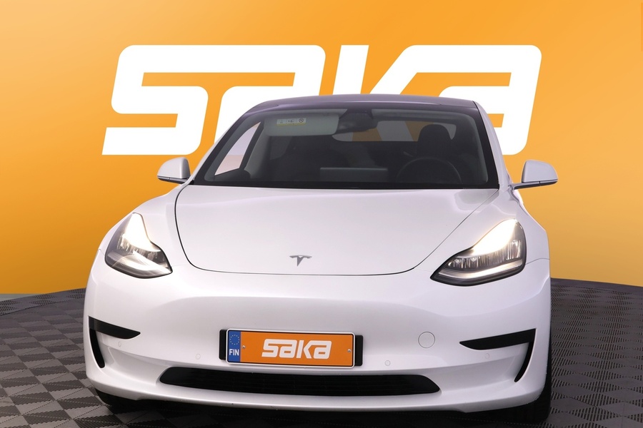 Tesla Model 3 vaihtoauto